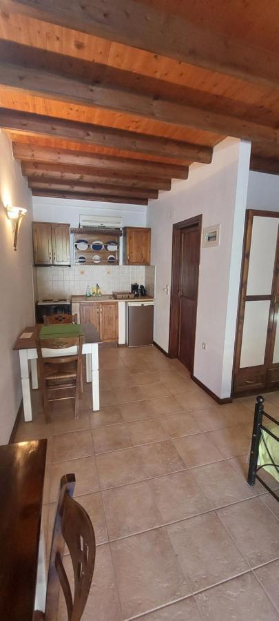 Ferienwohnung Ο Μπαξεσ Livadi  Exterior foto